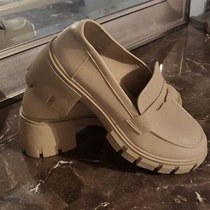 Pierce Platform Lug Sole Loafer size 8 women heal wheat cream